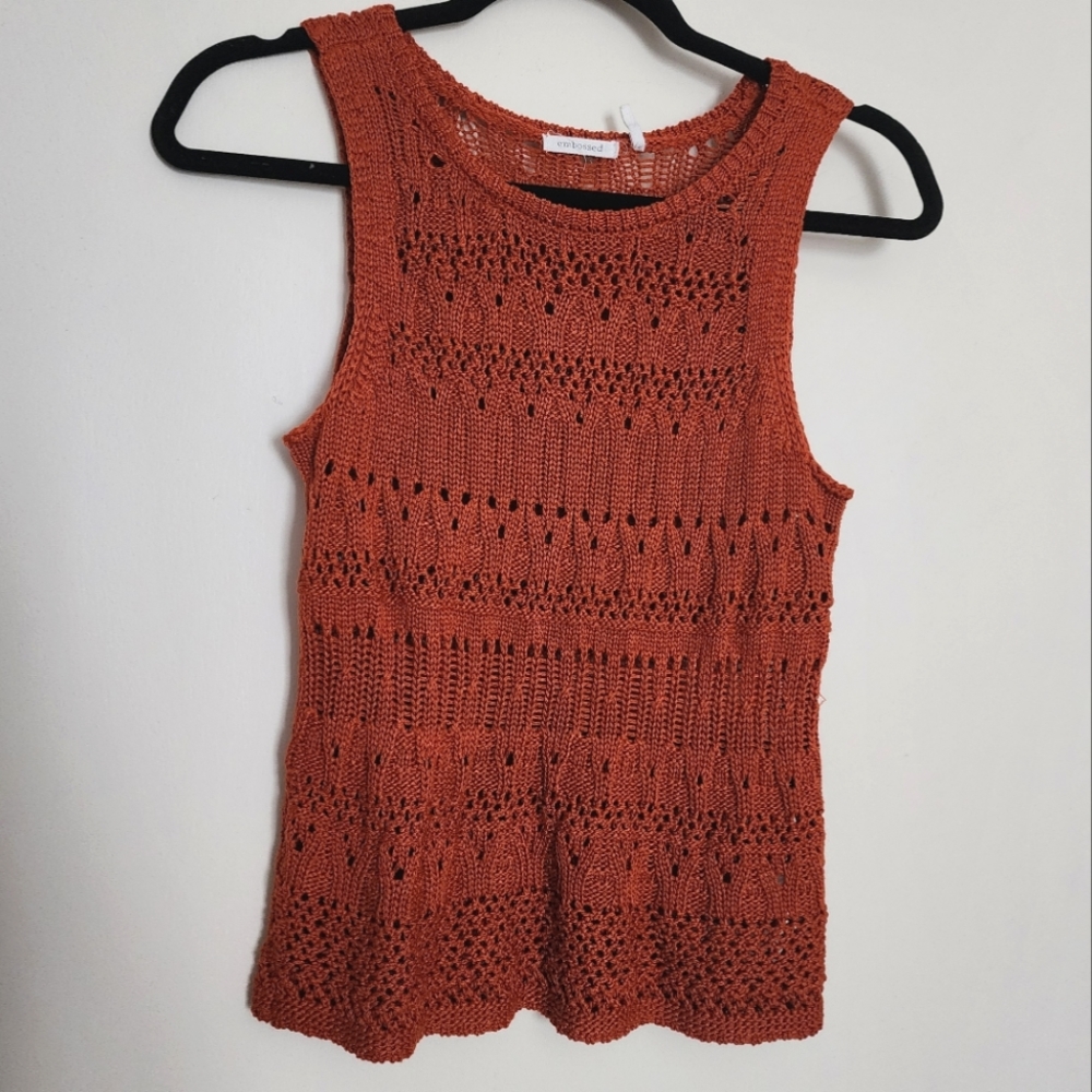[Pick 2 Items for $8!] Embossed Crochet Top Size S